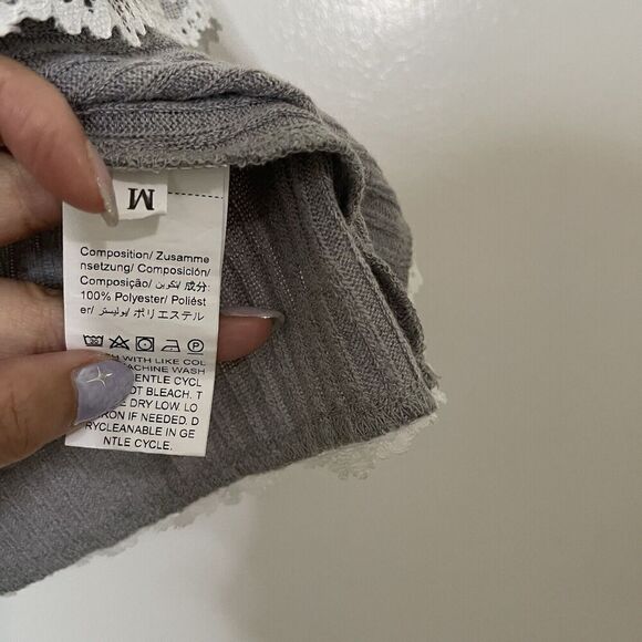 y2k Gray lace trim vneck knit cropped top size US medium - Picture 2 of 4